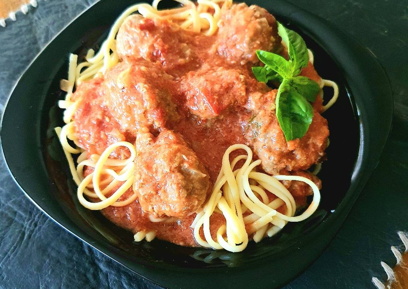 Fideos con albóndigas