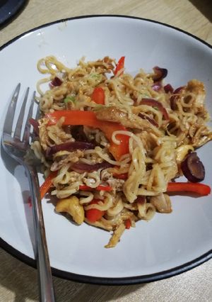 A picture of Cheeting Chicken Noodles.