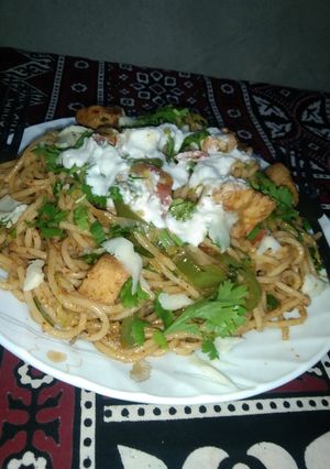 A picture of Chicken chow mein.