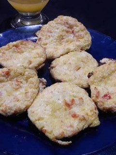 Una foto de Muffins de cebolla y queso