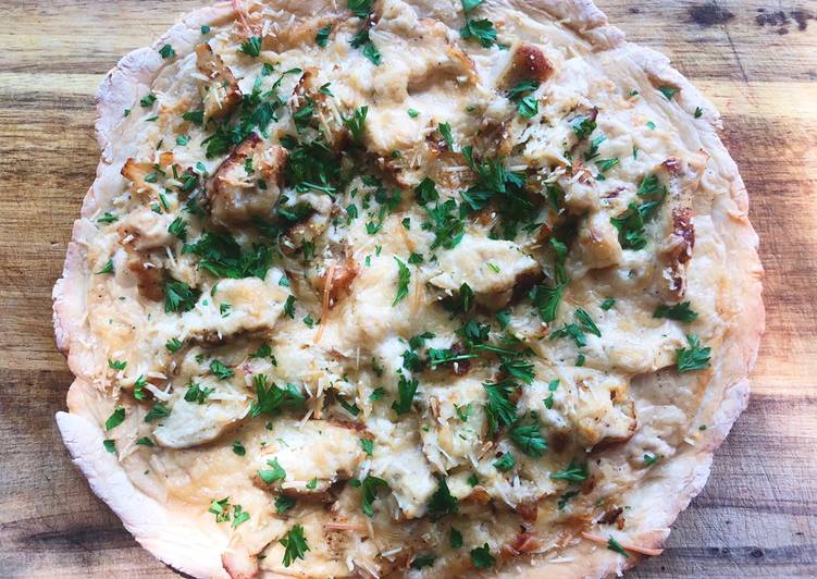 Recipe of Homemade Chicken Alfredo Pizza