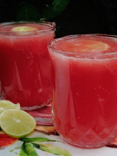 तरबूज का जूस (tarbuj ka juice recipe in Hindi) रेसिपी मुख्य फोटो