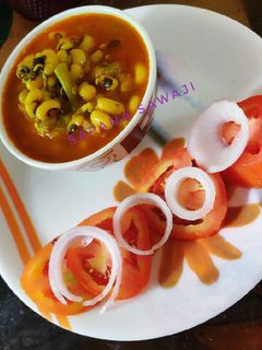 चवळी उसळ (chavli usal recipe in marathi) रेसिपी चे मुख्य फोटो