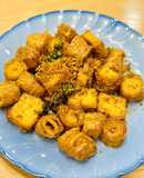Đậu hũ và tàu hũ ky cuộn rim sả ớt (món chay)