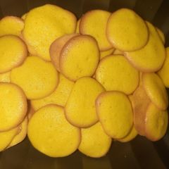 A picture of Egg dots biscuits.