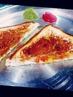 ब्रेड के सैंडविच (Bread ke sandwich recipe in hindi) रेसिपी मुख्य फोटो