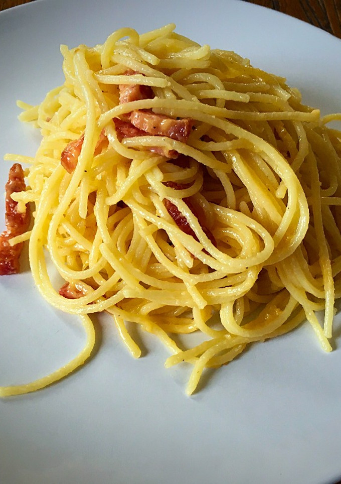 Una foto de Espaguetis a la carbonara
