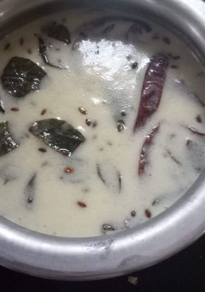 A picture of Gujrati Kadhi.