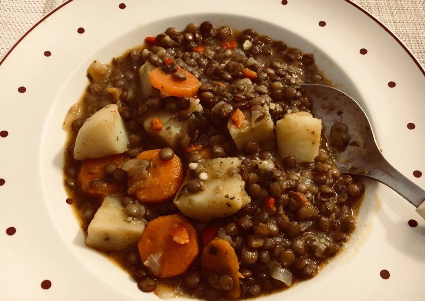 Mi versión de guiso de lentejas vegetariano/vegano. Rico !!!