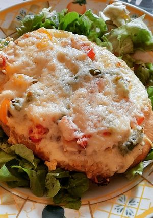 Une photo de Naan façon pizza à la Matteo