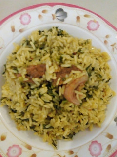 A picture of Rice with spinach.