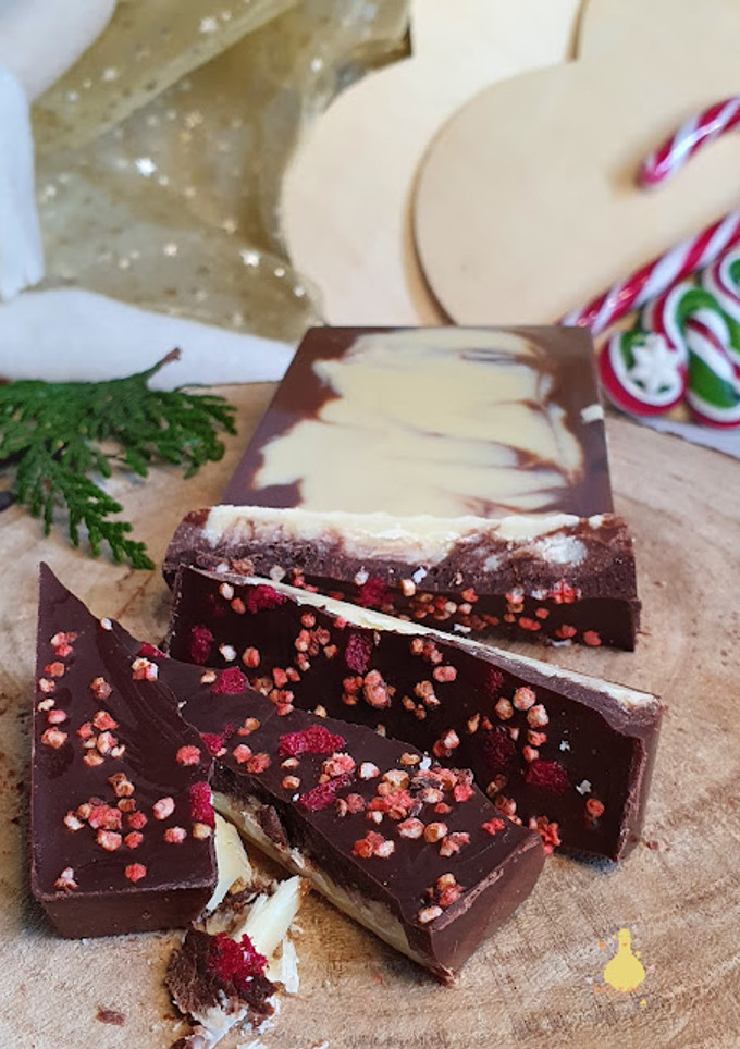 Una foto de Turrón Crujiente Tres Chocolates