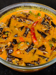 வெண்டைக்காய் வத்தல் குழம்பு (Dried Ladies finger gravy recipe in tamil) செய்முறை முக்கிய புகைப்படம்
