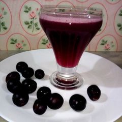A picture of Red grapes juice.