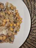 Salteado de garbanzos, col y champiñones
