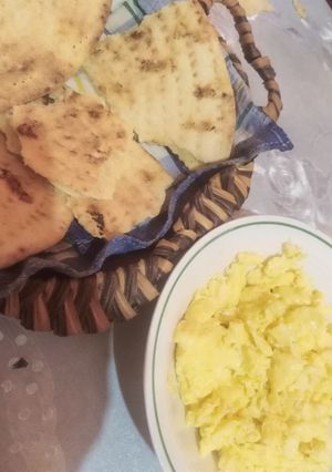 صورة لوصفة بيض بالطون والثوم
