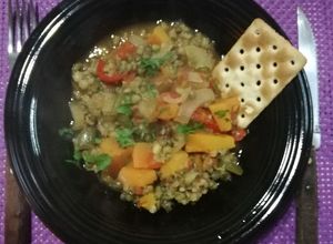 Una foto de Guiso de Porotos Mung #RecetaVegetariana #Familiar