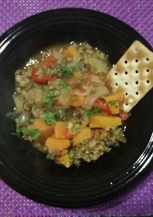 Una foto de Guiso de Porotos Mung #RecetaVegetariana #Familiar