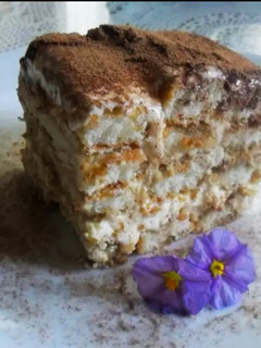 Una foto de Tiramisú con bizcochos de vainilla