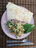 Huevos revueltos con espinacas