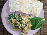 Huevos revueltos con espinacas