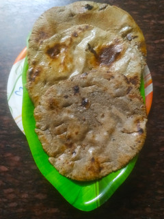 બાજરી ના રોટલા (Bajri Rotla Recipe In Gujarati) રેસીપી મુખ્ય ફોટો