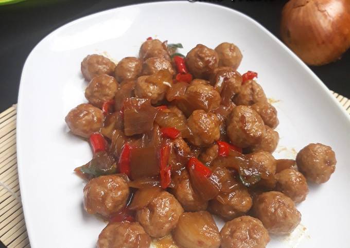 Wajib coba! Cara praktis memasak Bola Daging Saus Tiram dijamin gurih