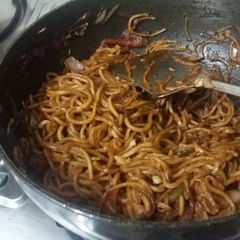 A picture of Garlic Noodles.