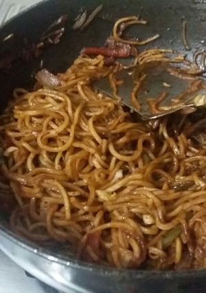 A picture of Garlic Noodles.