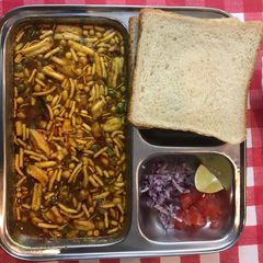 A picture of Maharashtrian Food Missal pav.