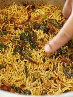 બિરયાની (Biryani Recipe In Gujarati) રેસીપી મુખ્ય ફોટો