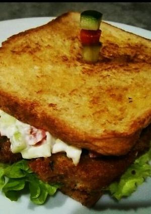 A picture of Crispy (leftover) Chicken Patty Sandwich😋🍔.