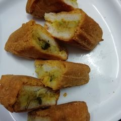 A picture of Bread pakode.