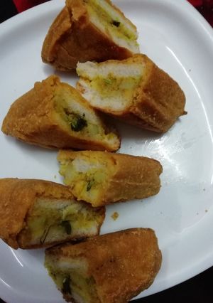 A picture of Bread pakode.