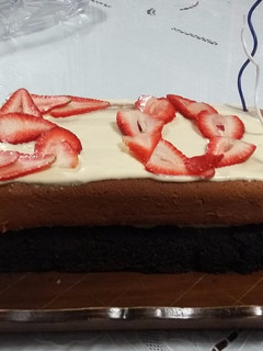 Una foto de Torta mixta con crema de café