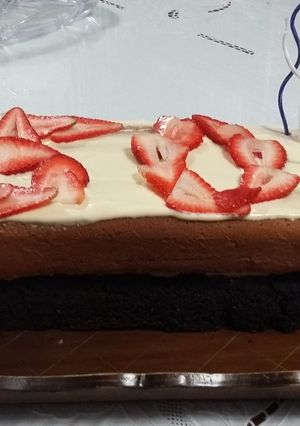 Una foto de Torta mixta con crema de café