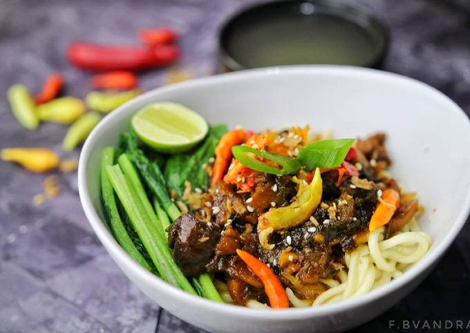 Bagaimana Menyiapkan BOM Mie Ayam Jamur, Enak