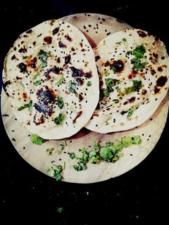 આટા તંદુરી રોટી (Atta Tandoori Roti Recipe In Gujarati) રેસીપી મુખ્ય ફોટો