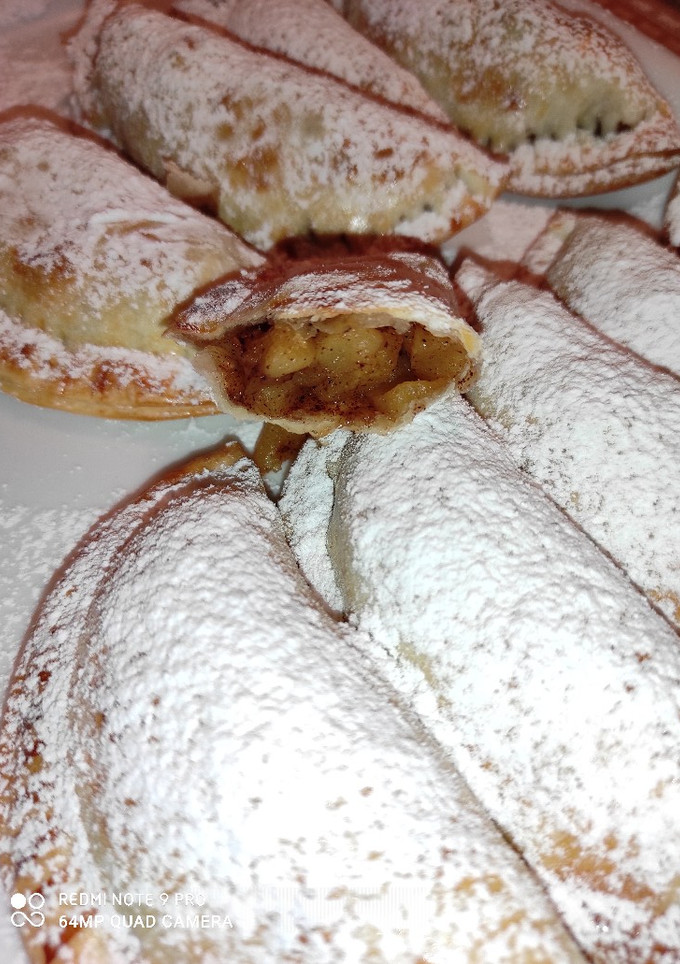Una foto de Empanadilla de manzana y canela