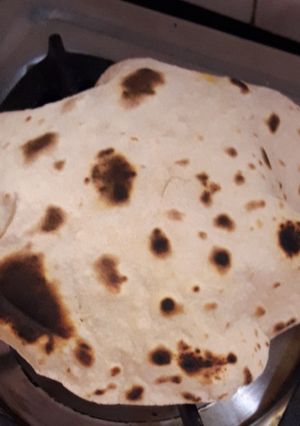 ફુલ્કા રોટી (Fulka roti recipe  in Gujarati) રેસીપી મુખ્ય ફોટો
