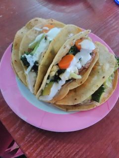 Una foto de Quesadillas de frijoles con $40
