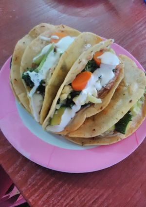Una foto de Quesadillas de frijoles con  $40