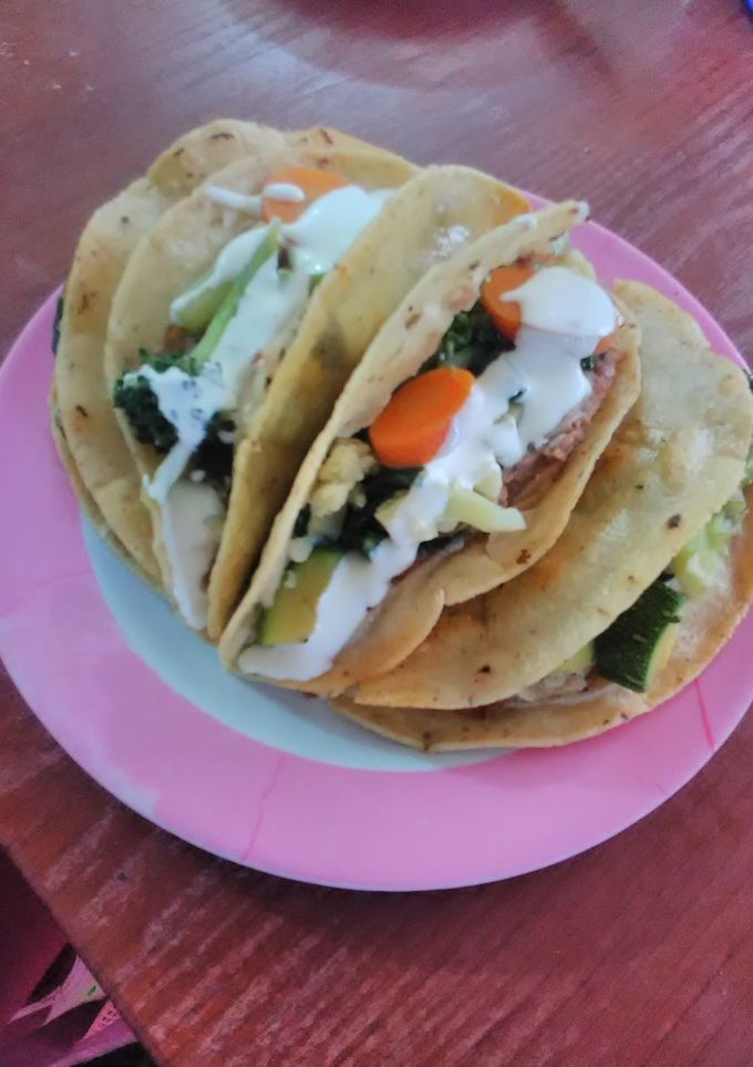Una foto de Quesadillas de frijoles con  $40