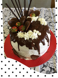 Foto di Drip cake cioccolato 🍓🍓🍫🍫