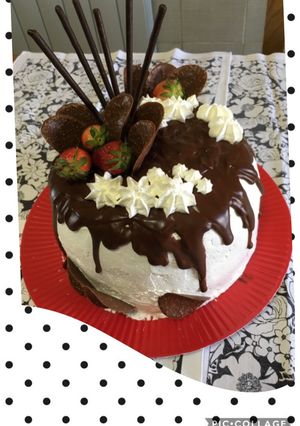 Foto di Drip cake cioccolato 🍓🍓🍫🍫