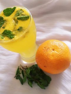 ઓરેન્જ મોઇતો (Orange Mohito Recipe In Gujarati) રેસીપી મુખ્ય ફોટો
