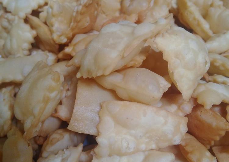 38. Pangsit gurih... Renyah... Murah..