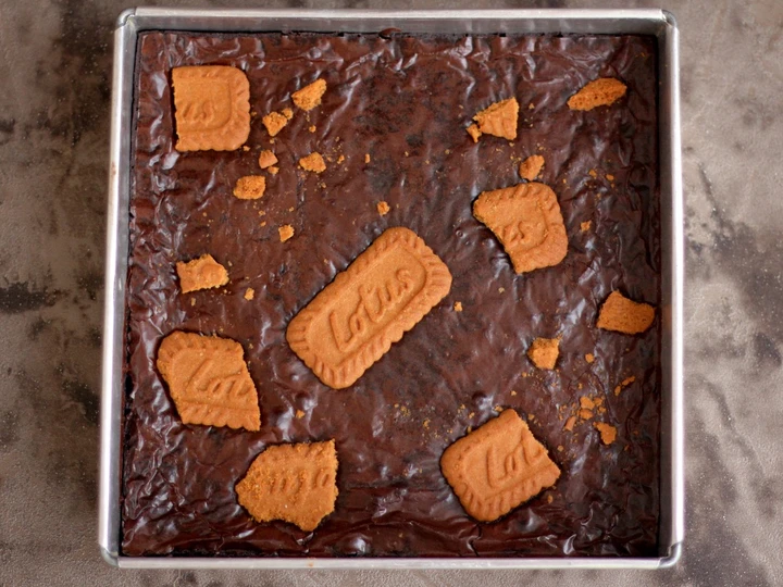 Langkah Gampang Membikin Resep Brownies Panggang Lotus yang Uenak Anti Ribet, Menggugah Selera