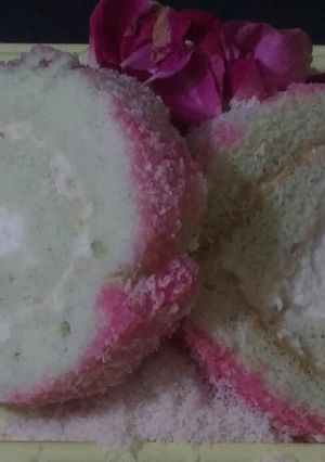 A picture of Bread jam coconut roll.