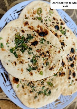બટર ગાર્લિક તંદૂરી રોટી (Butter Garlic Tandoori Roti Recipe In Gujarati) રેસીપી મુખ્ય ફોટો